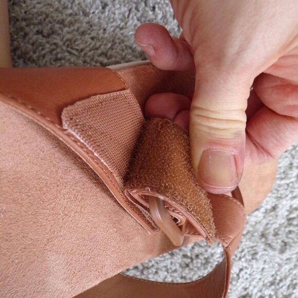 Vionic platform flipflops sandals 10 - Picture 8 of 9